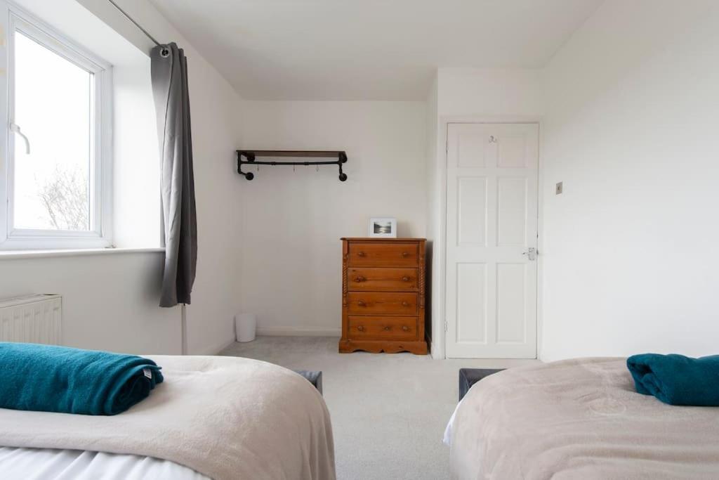 Chingford Work & Relocation, Long Stay, Parking view 3