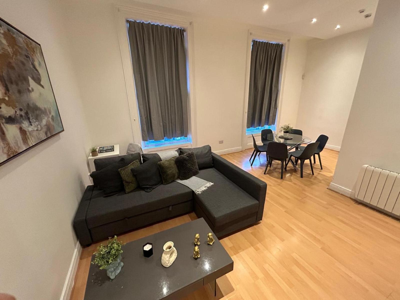 Deluxe Apartment in Talbot Street Sleeps 6