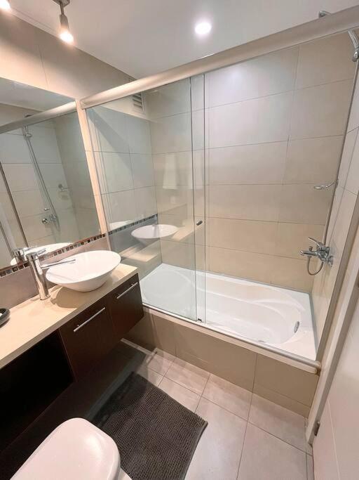 Estupendo apartamento con parrillero y garage view 3
