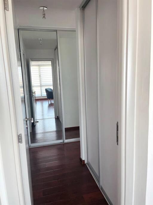 Estupendo apartamento con parrillero y garage view 4