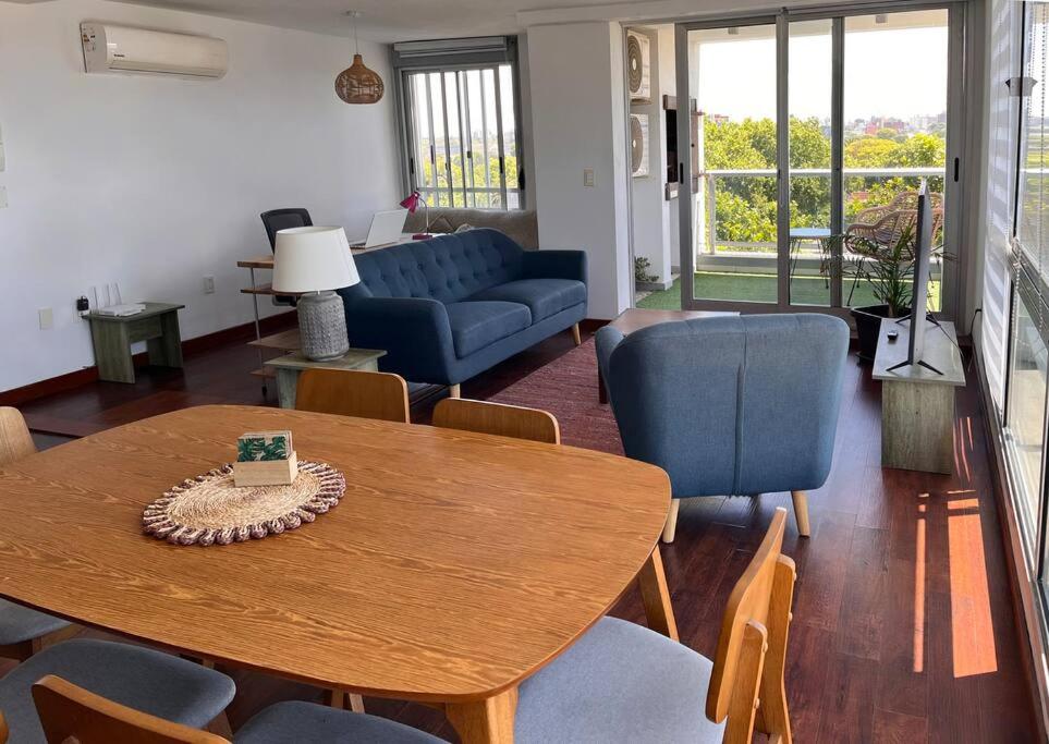 Estupendo apartamento con parrillero y garage view 5
