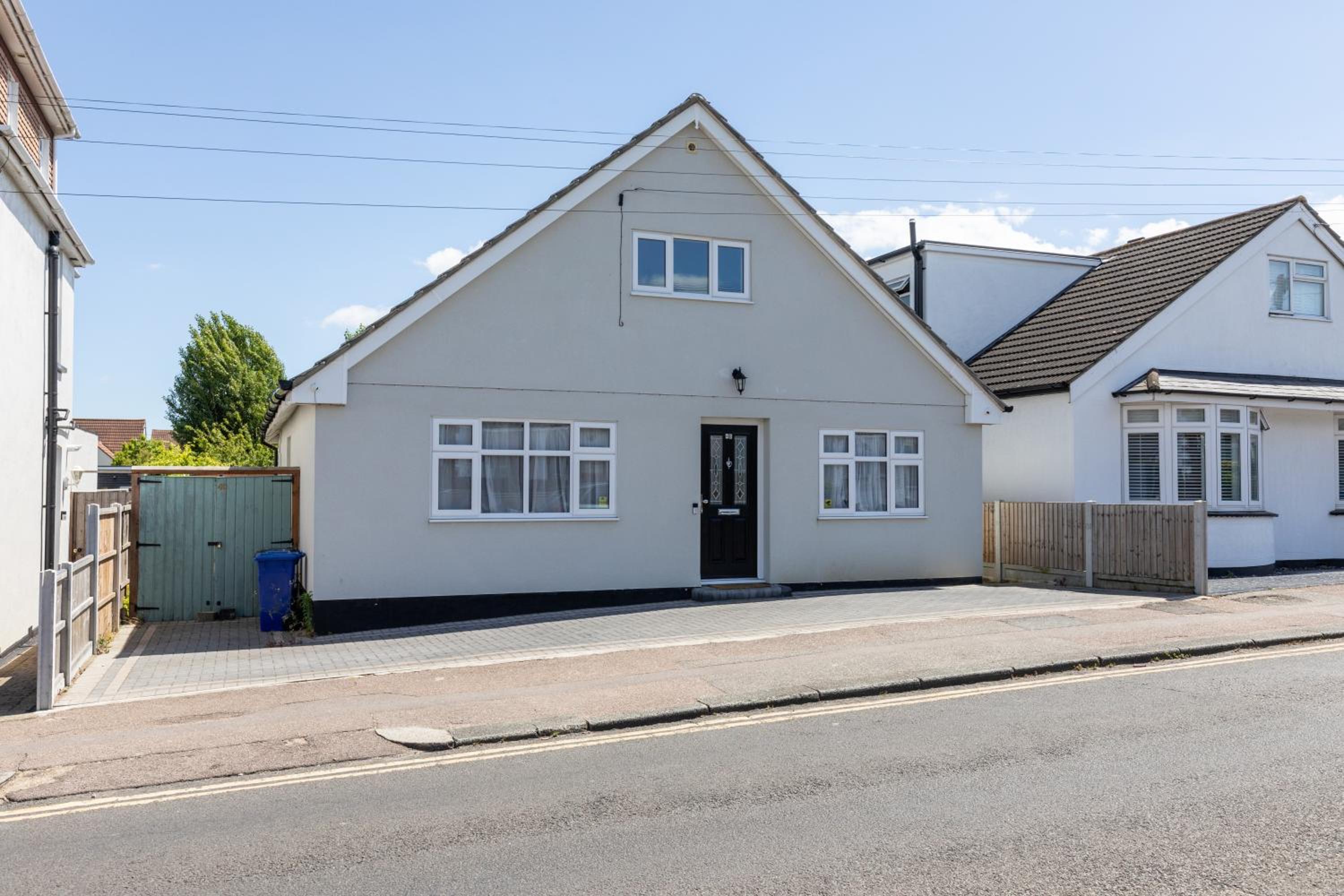 Stunning Spacious 4 Bed bungalow