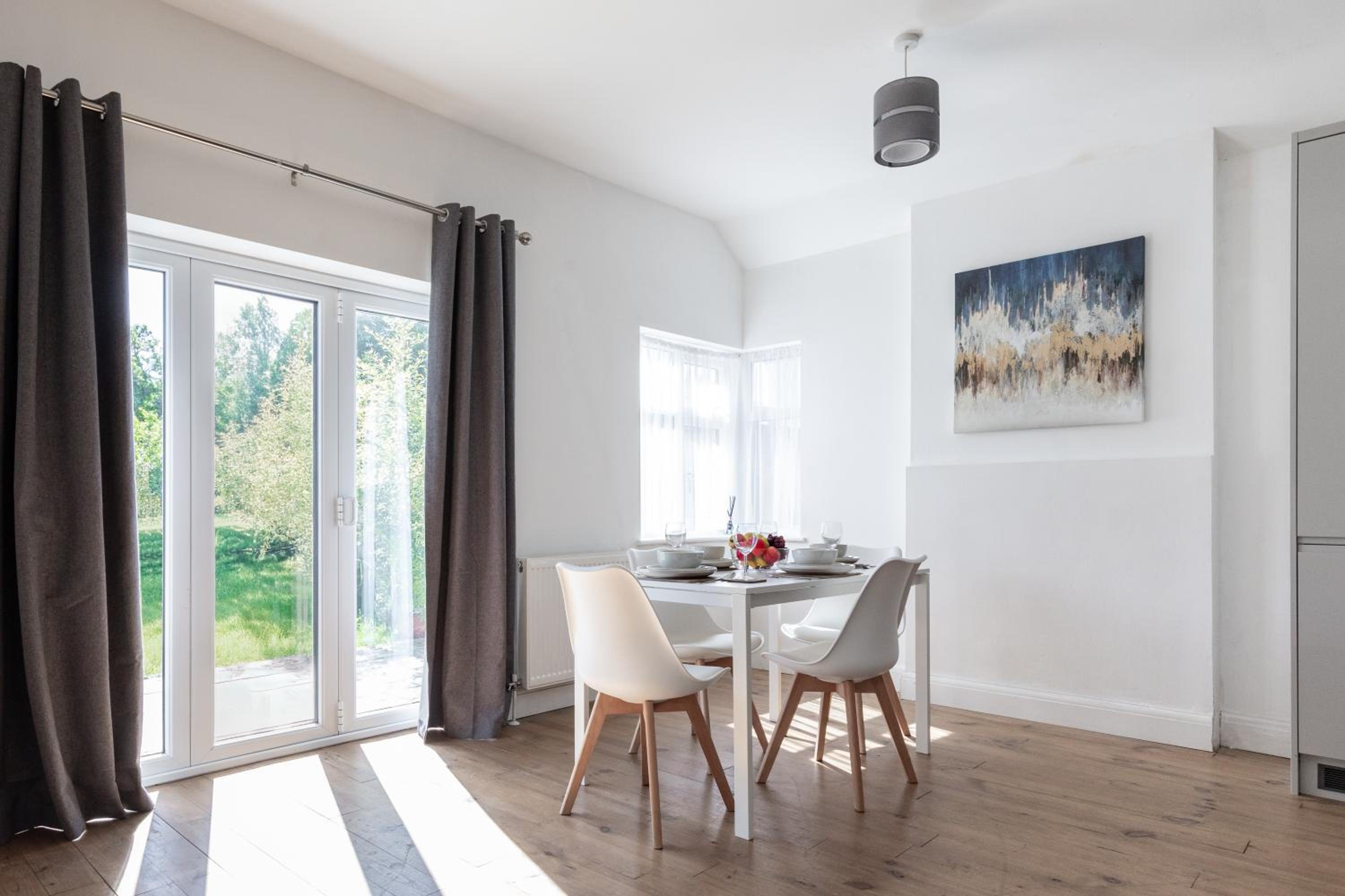 Stunning Spacious 4 Bed bungalow