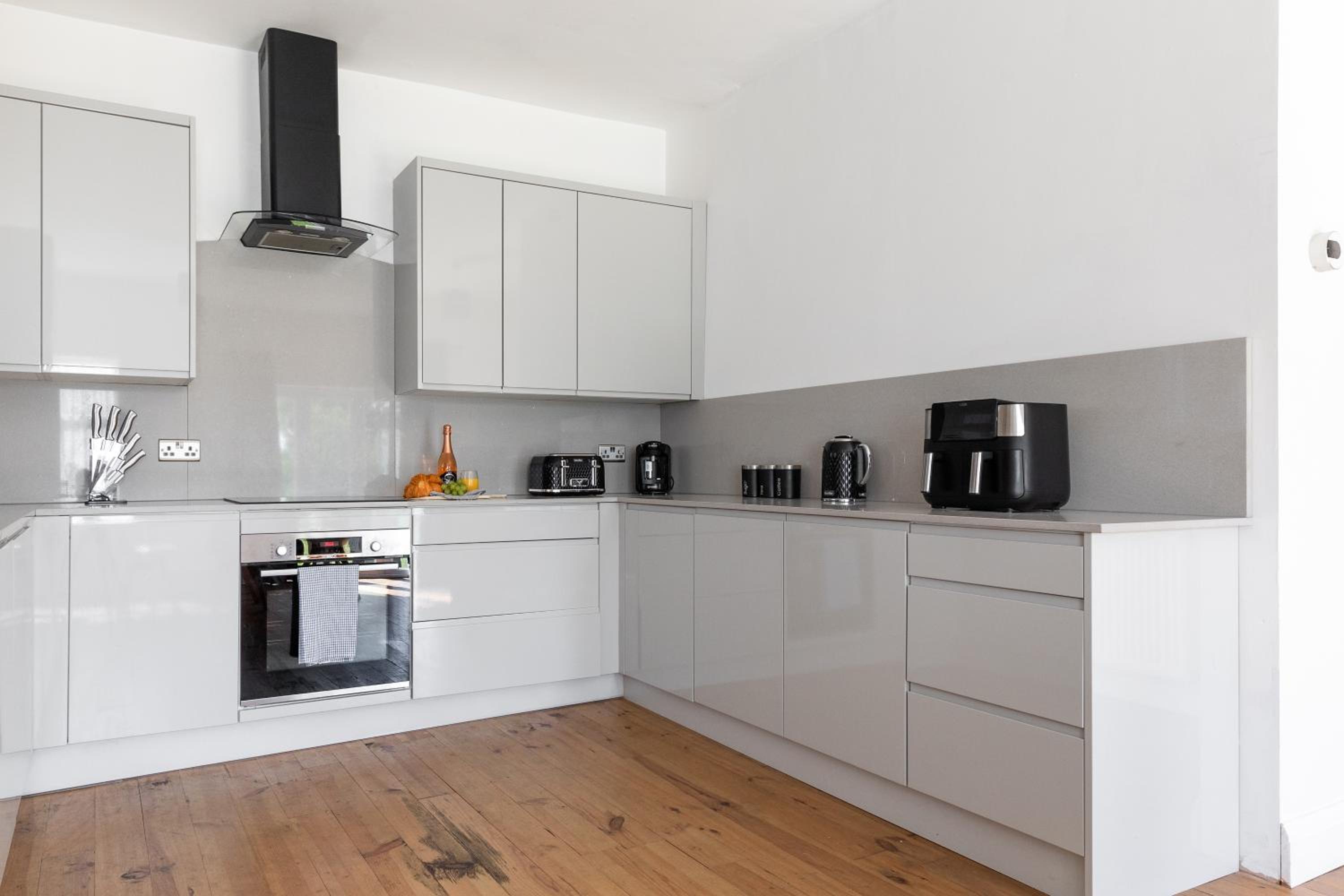 Stunning Spacious 4 Bed bungalow