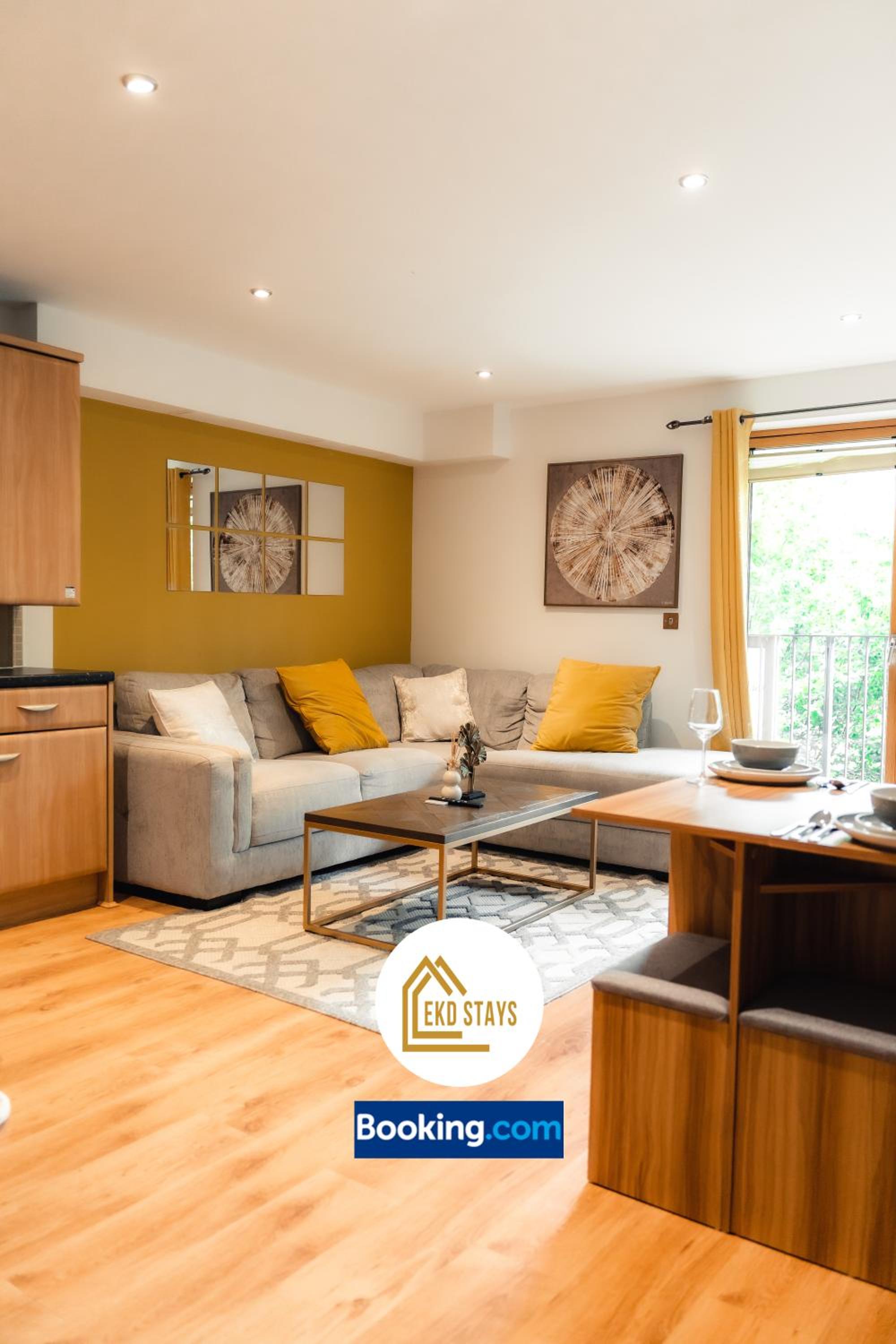 Stylish 2 Bedroom Balcony Apartment - Free Underground Parking - CMK view 3