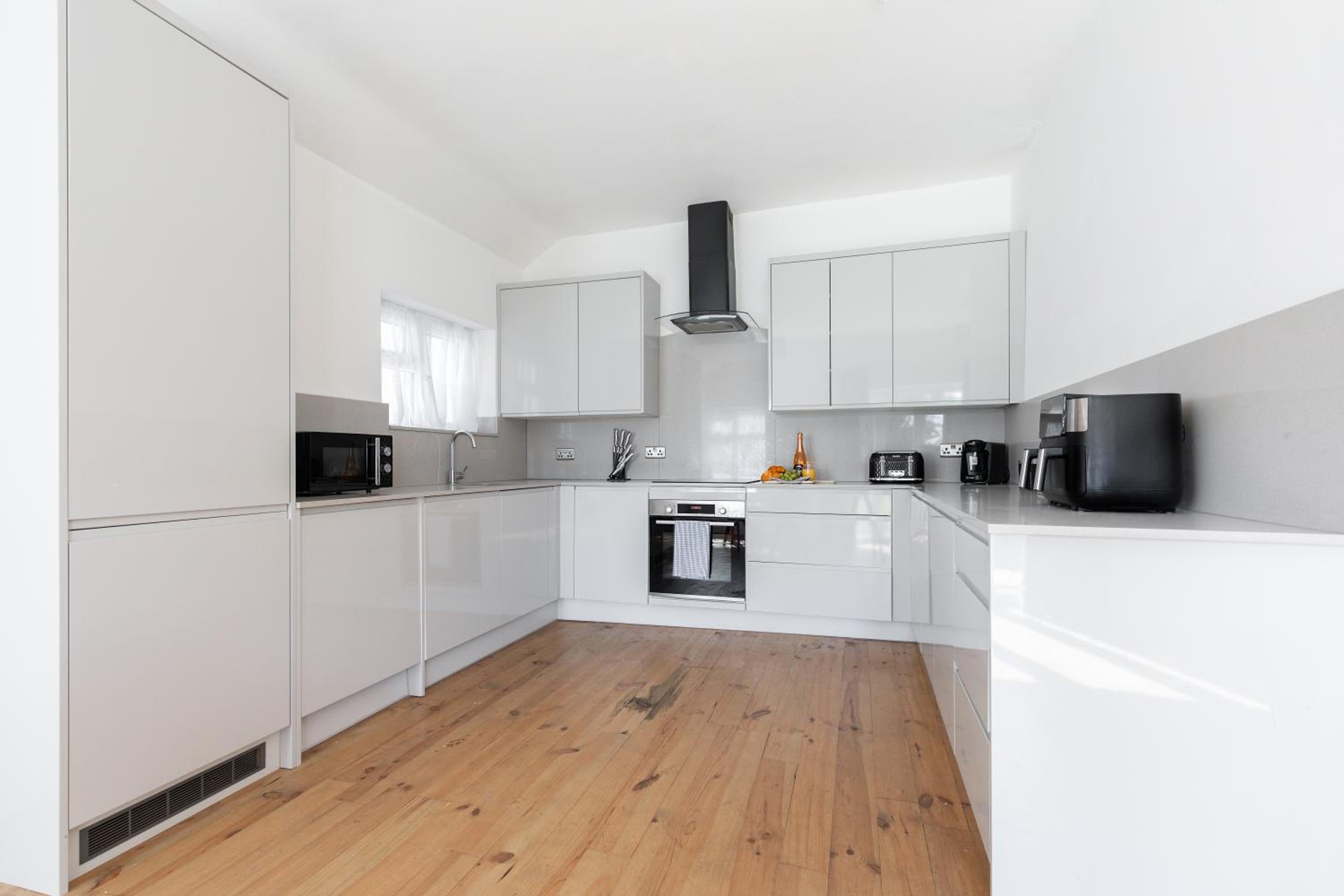 Stunning Spacious 4 Bed bungalow