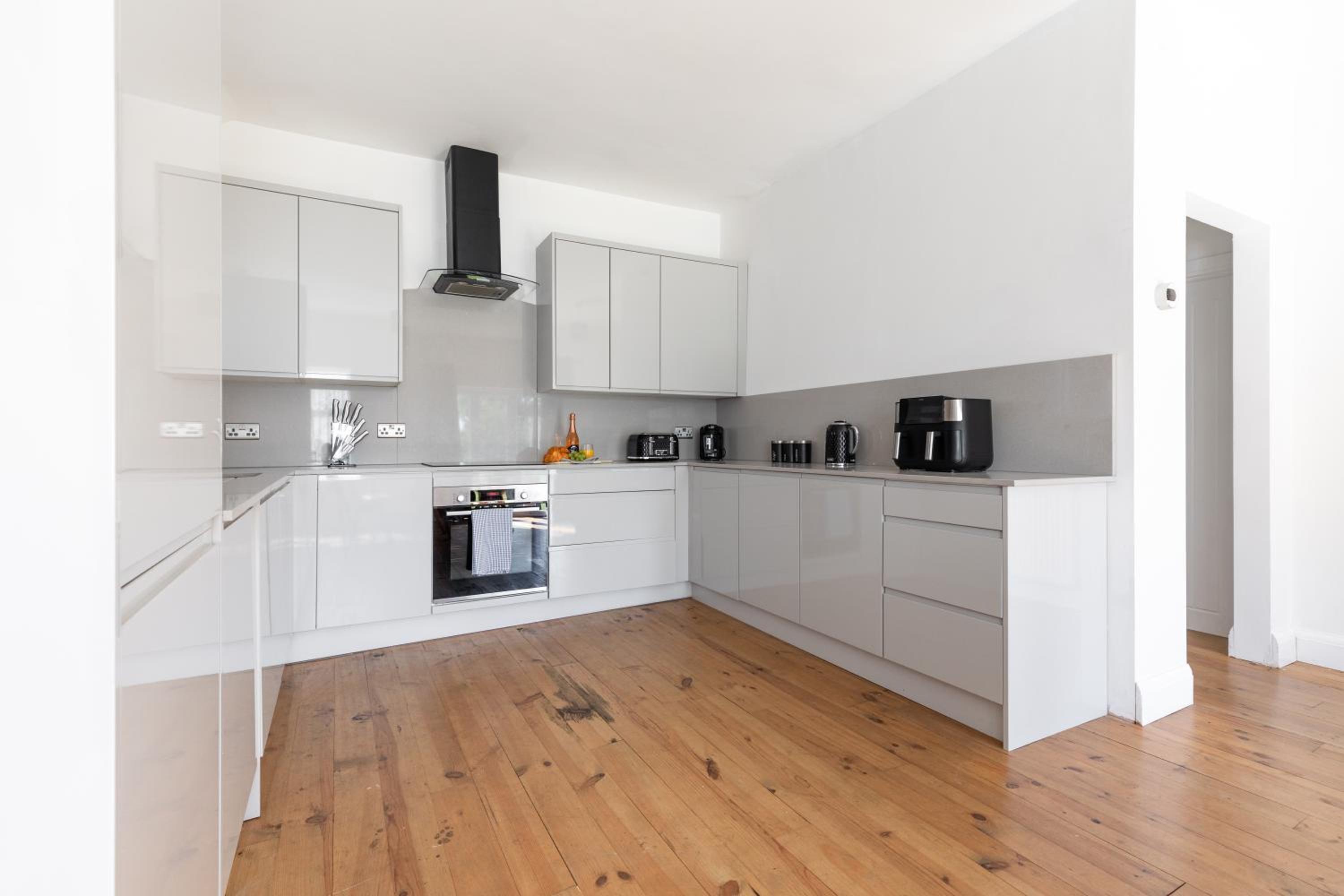 Stunning Spacious 4 Bed bungalow