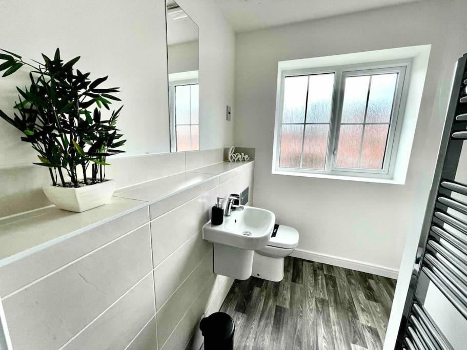 Cosy Stays fully equipped spacious home for business and leisure stays view 4