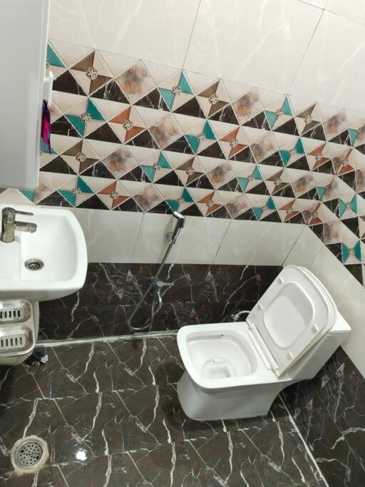 Spacious 3BHK Suites in Chandrayangutta by Skyline Homestays view 5