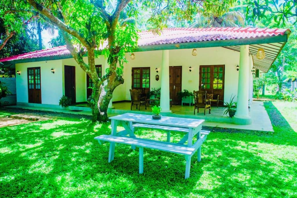 Dhona's Villa