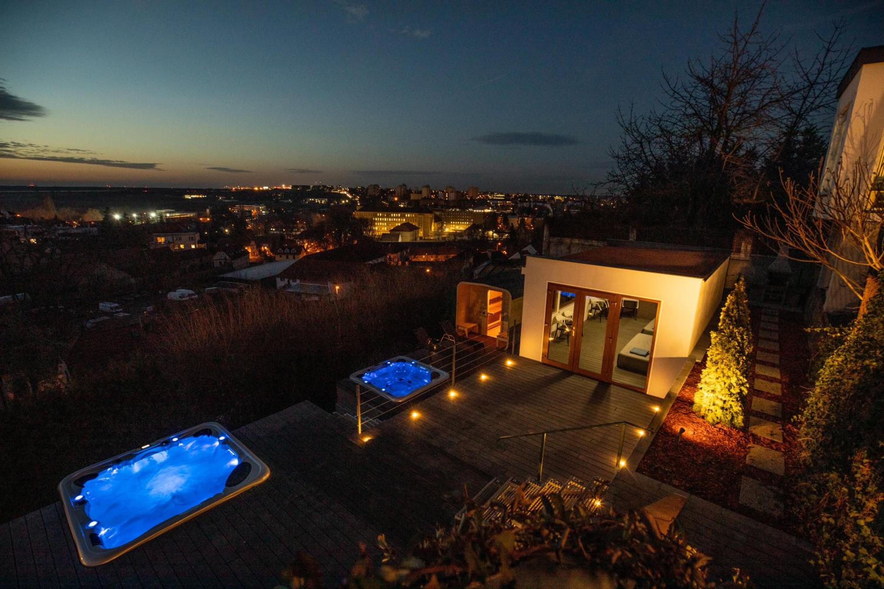 Airport Luxury Apartment & Spa Prague