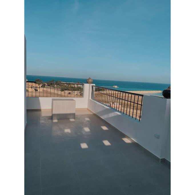 Rooftop studio sea view in Hurghada with private terrace