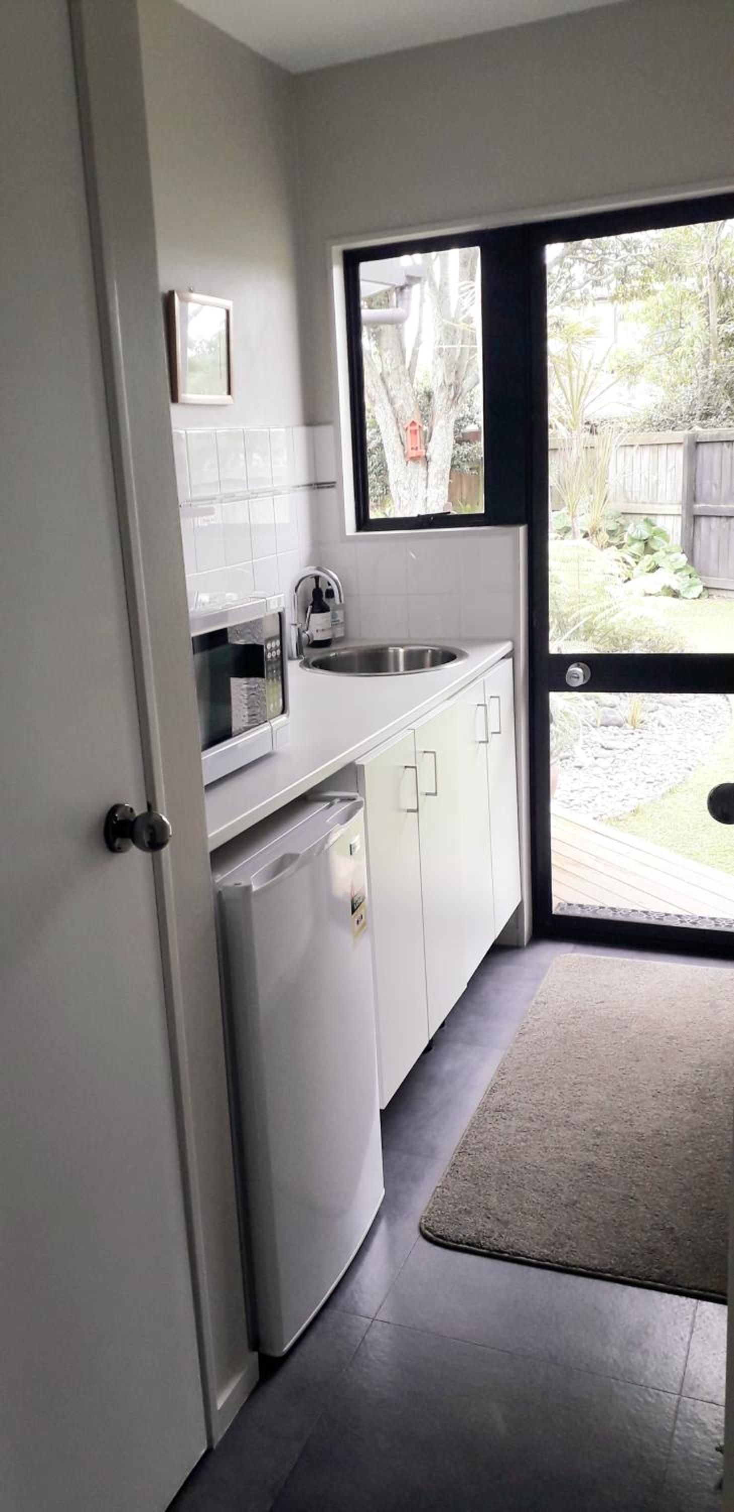 Studio, Quiet location, Central to city view 3