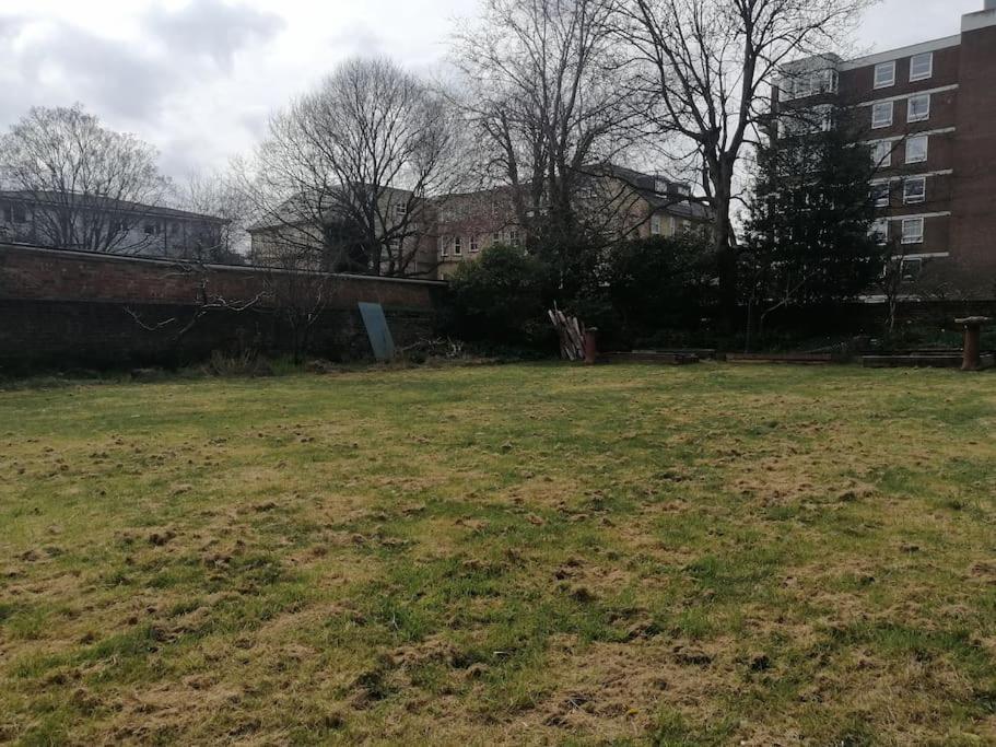 1 Large Comfy Garden Studio - Prime Location view 2