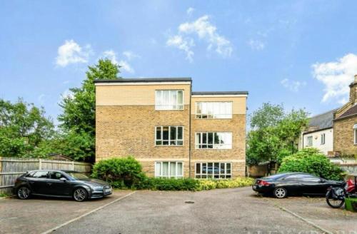 London One Bedroom Apartment in a Gated Community view 3