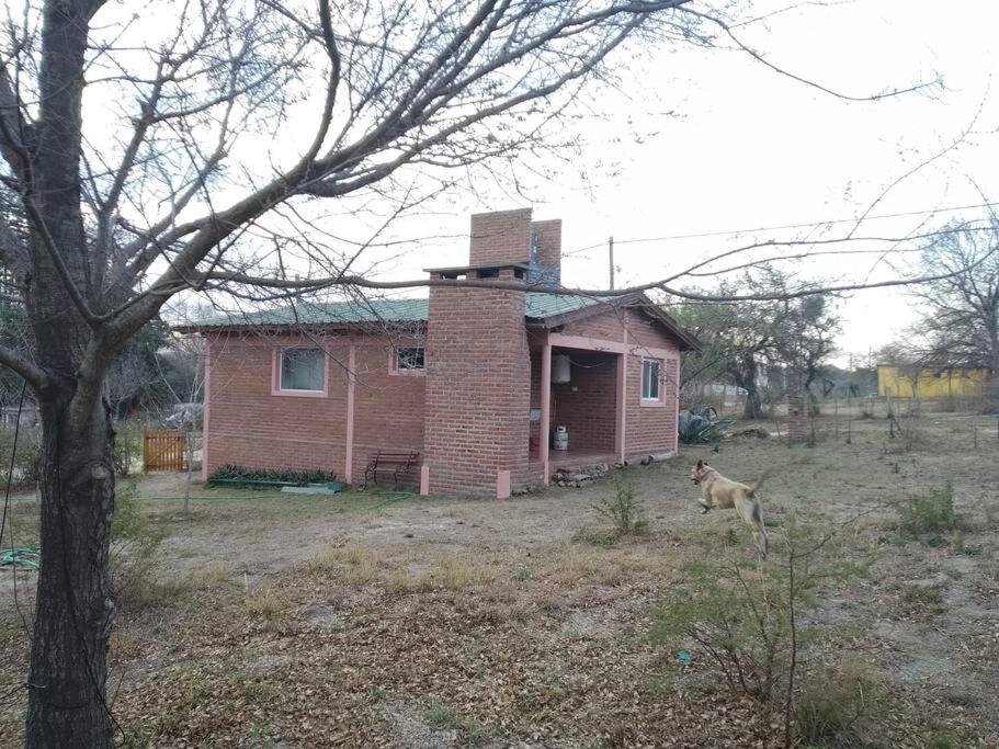 Casa con gran jardín a 100 mts del Río Amboy