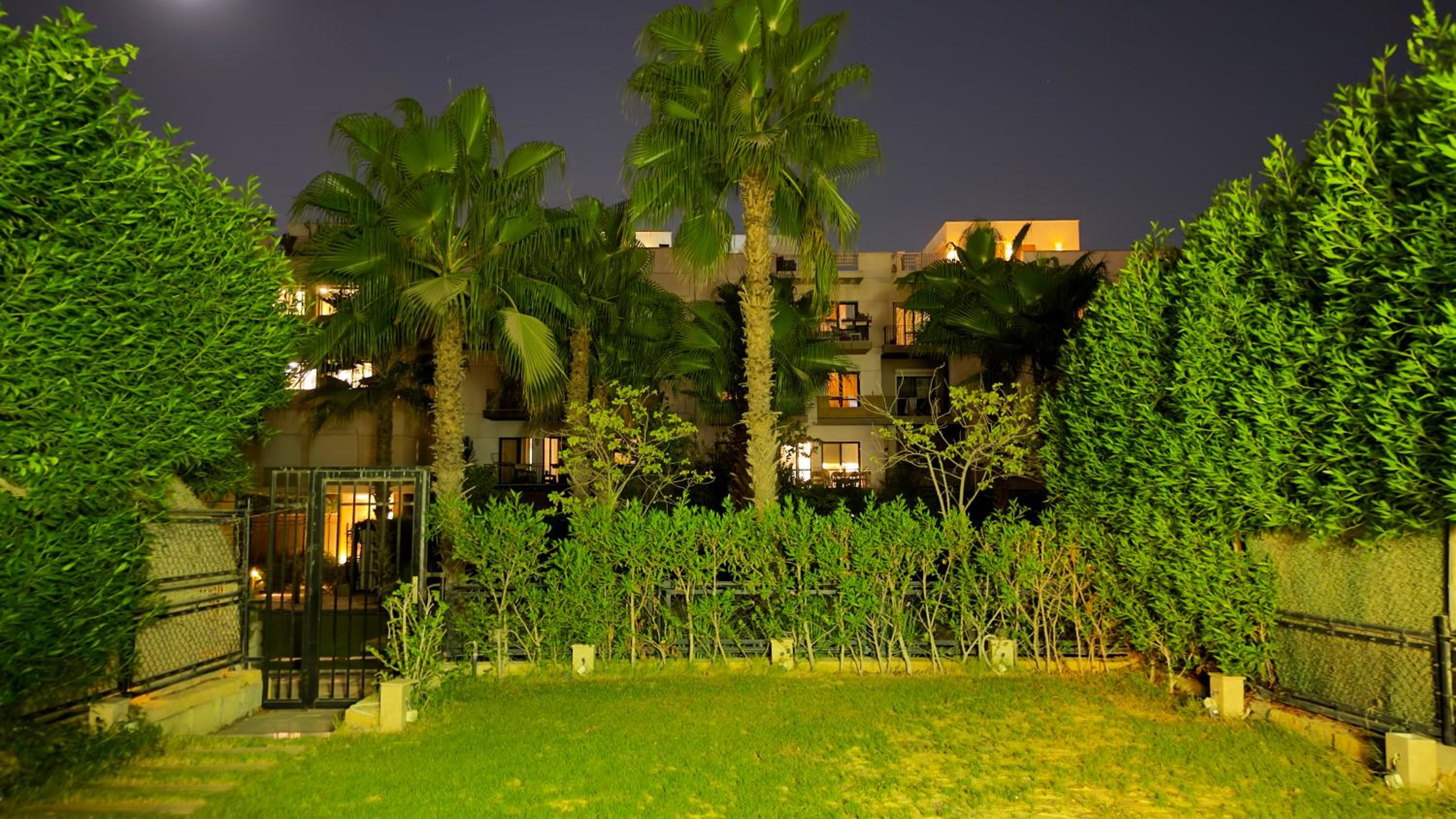 Apartment garden Beverly Westown