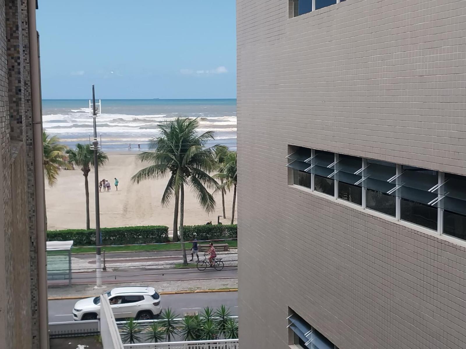 Bitenca pé na areia