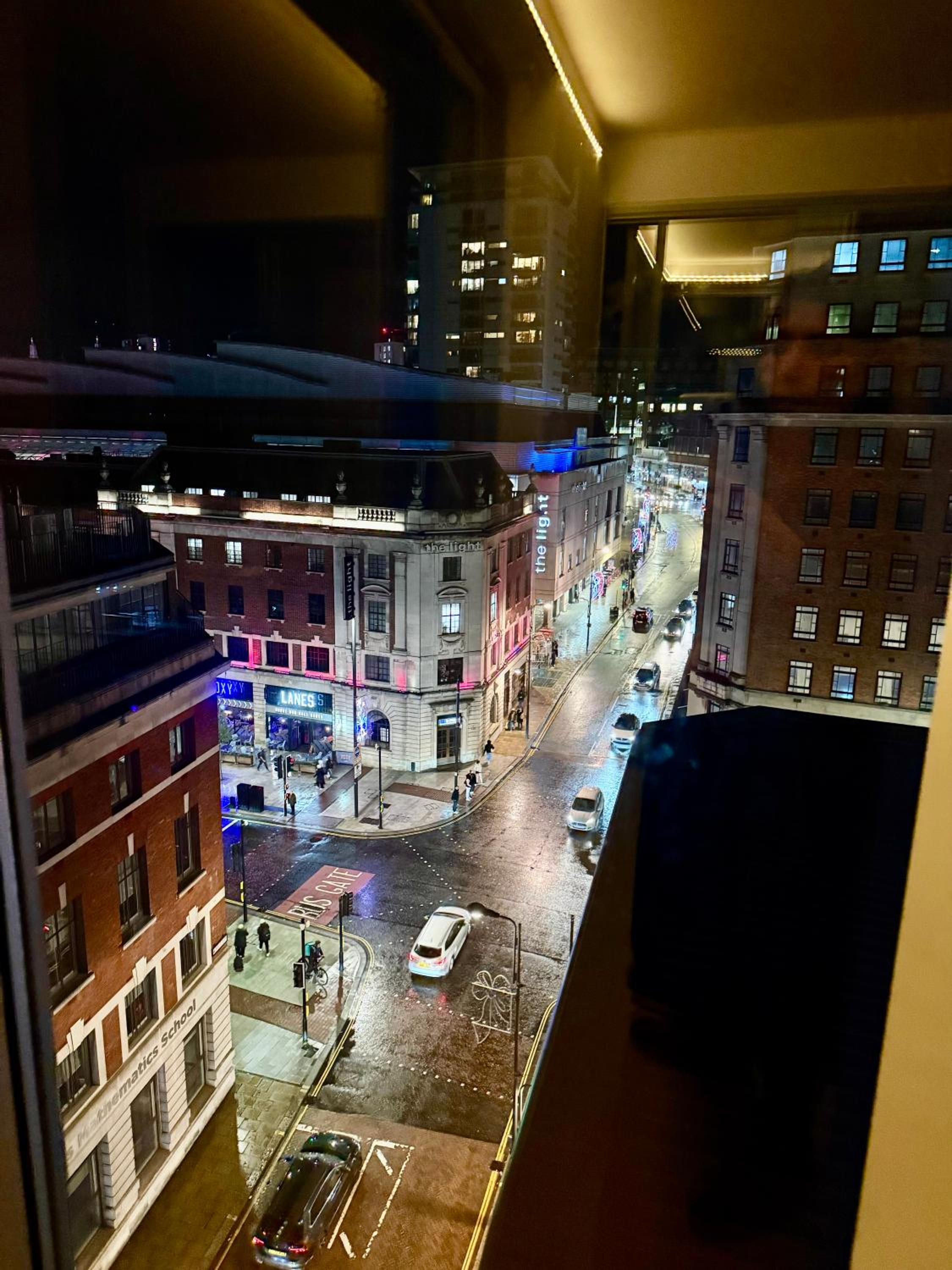 Elegant suite in heart of Leeds city centre view 5