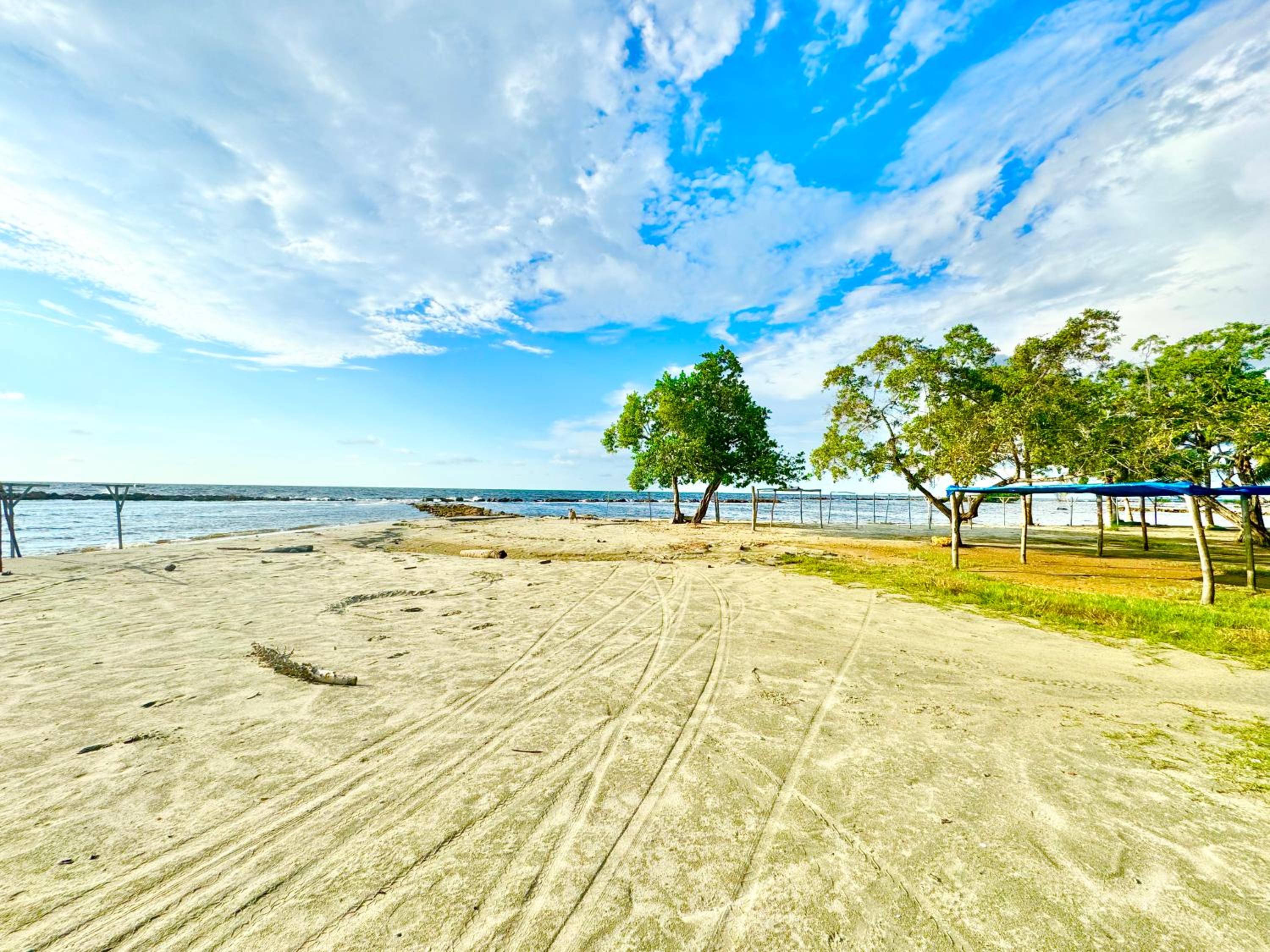 Conjunto Vergaralandia cabañas frente al mar