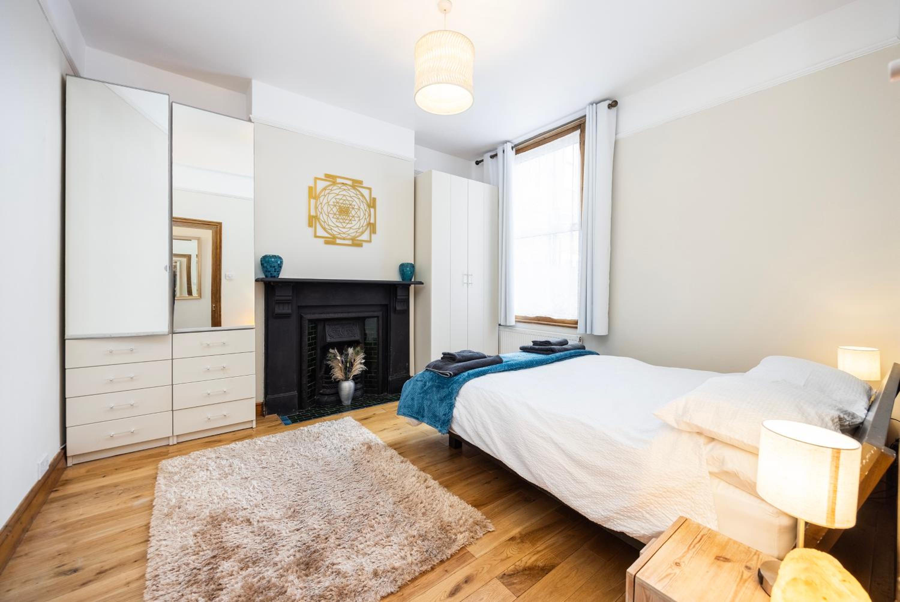 Pretty 2 bed garden apartment zone 2