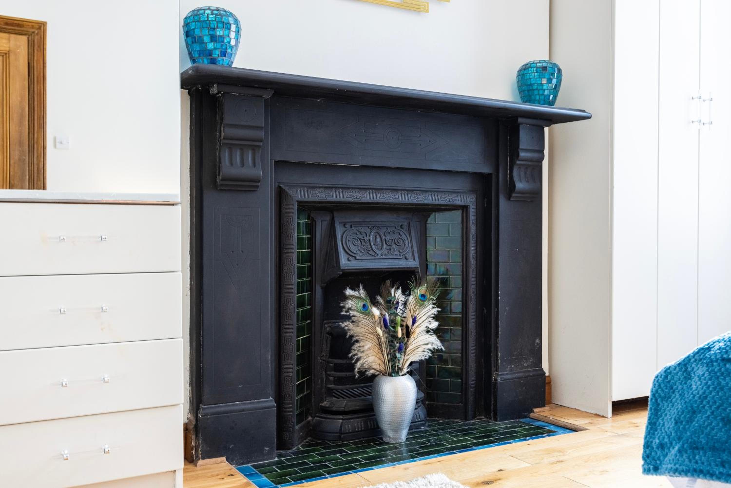 Pretty 2 bed garden apartment zone 2