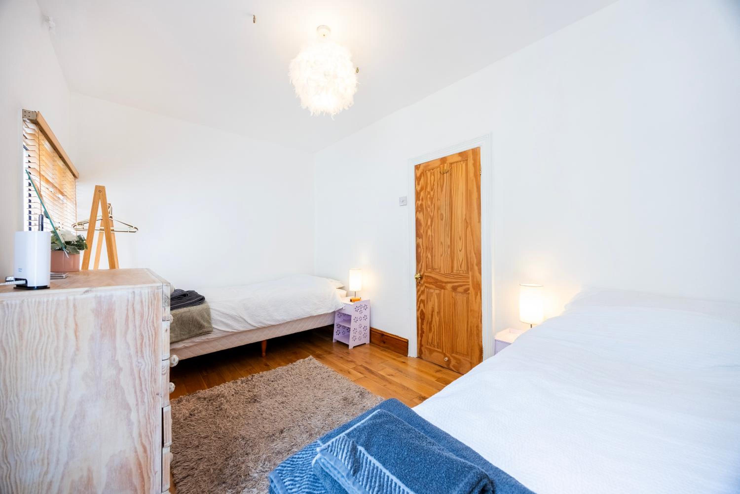 Pretty 2 bed garden apartment zone 2