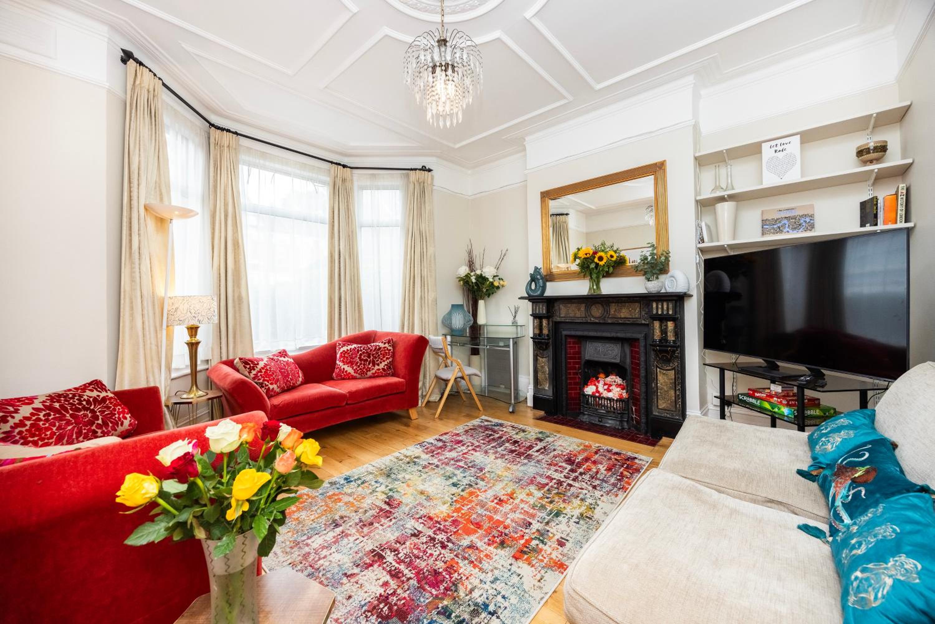 Pretty 2 bed garden apartment zone 2