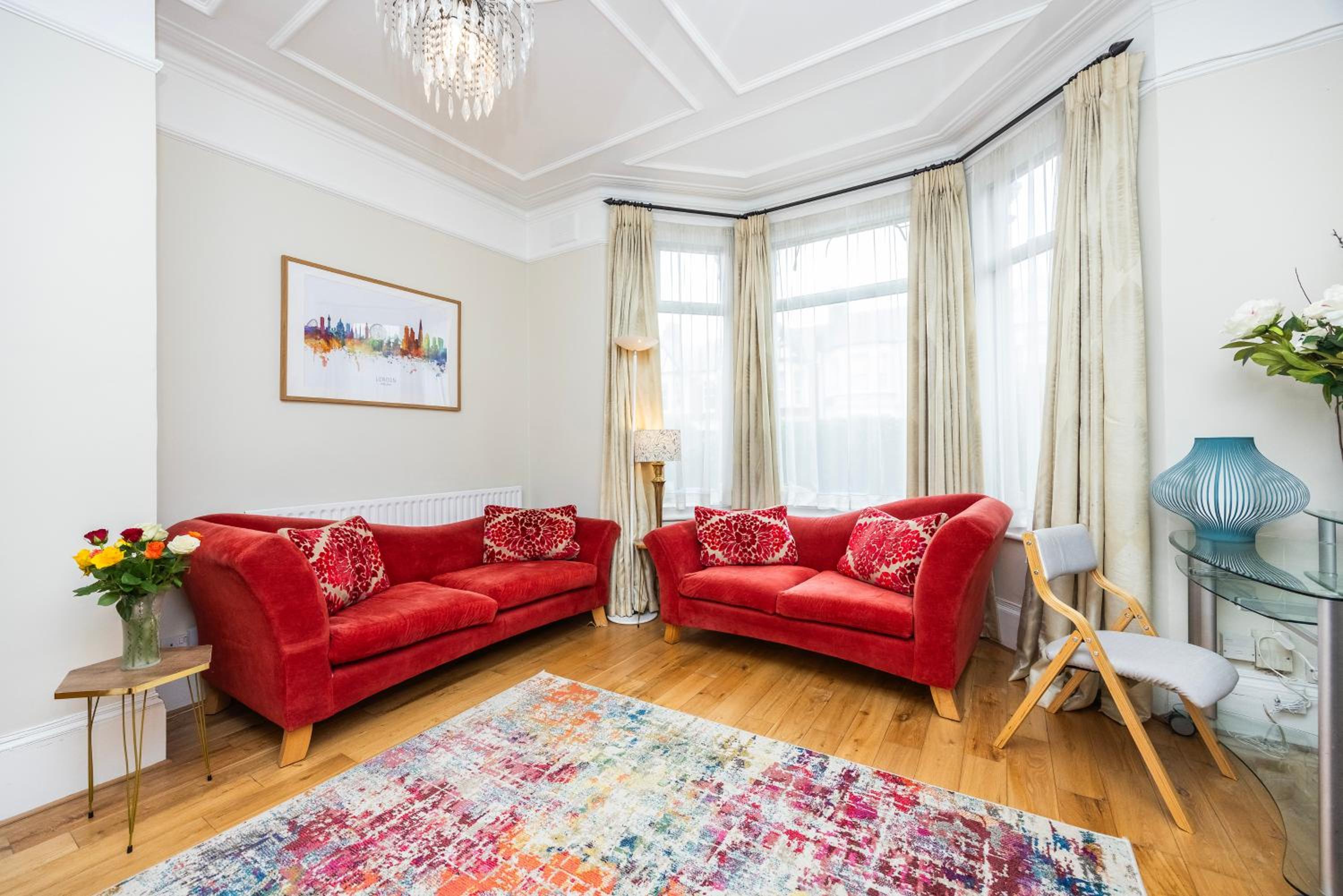 Pretty 2 bed garden apartment zone 2