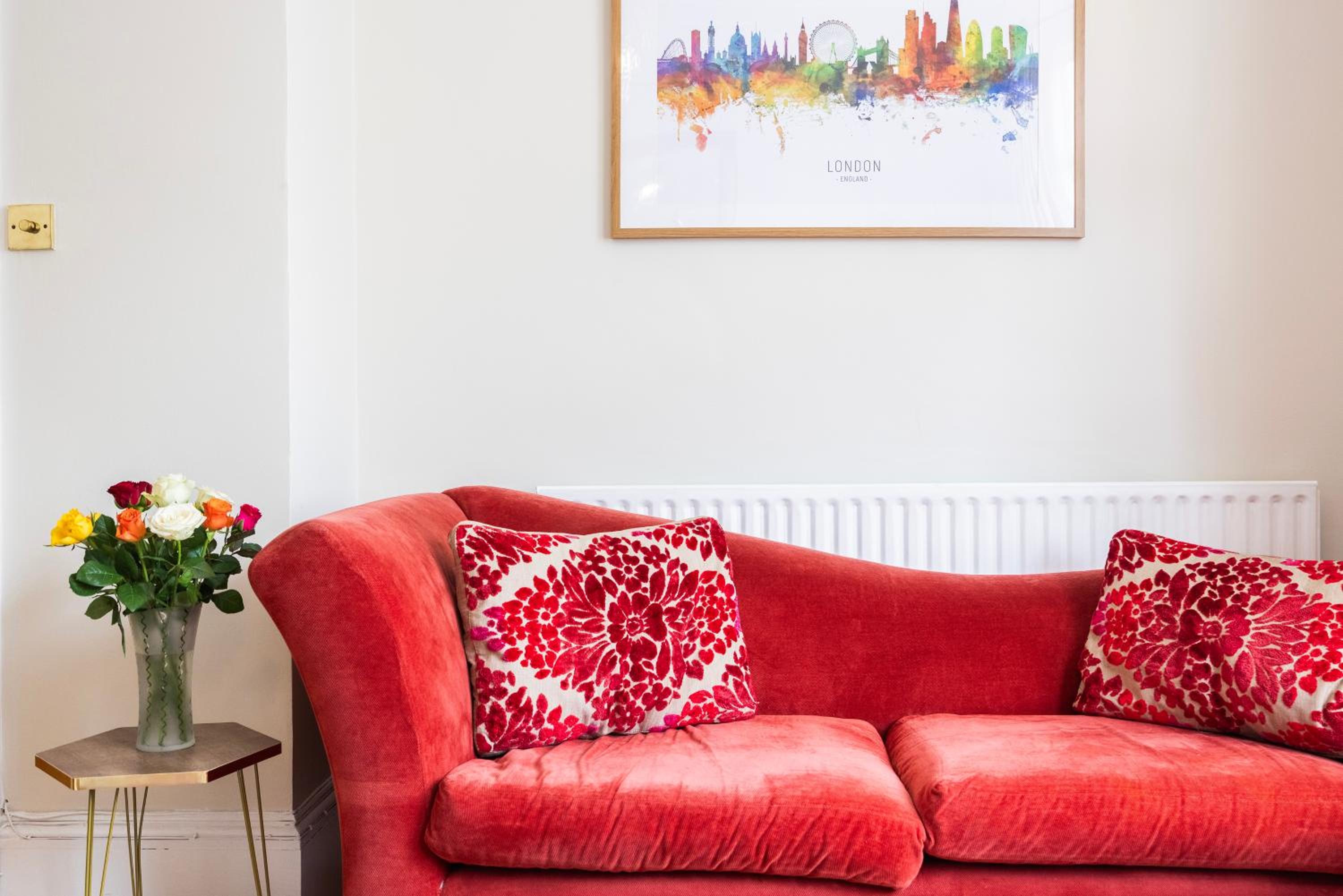 Pretty 2 bed garden apartment zone 2