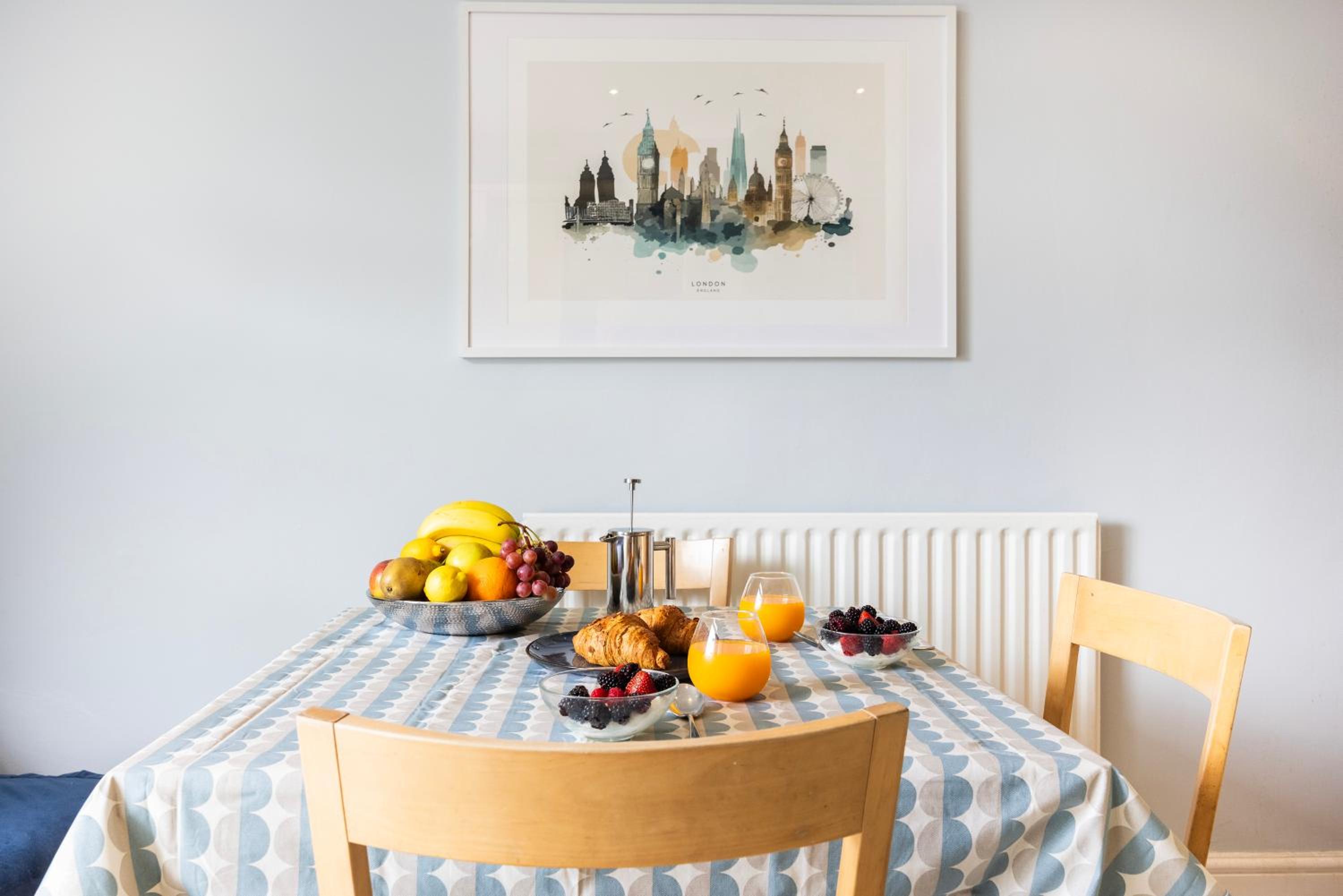 Pretty 2 bed garden apartment zone 2