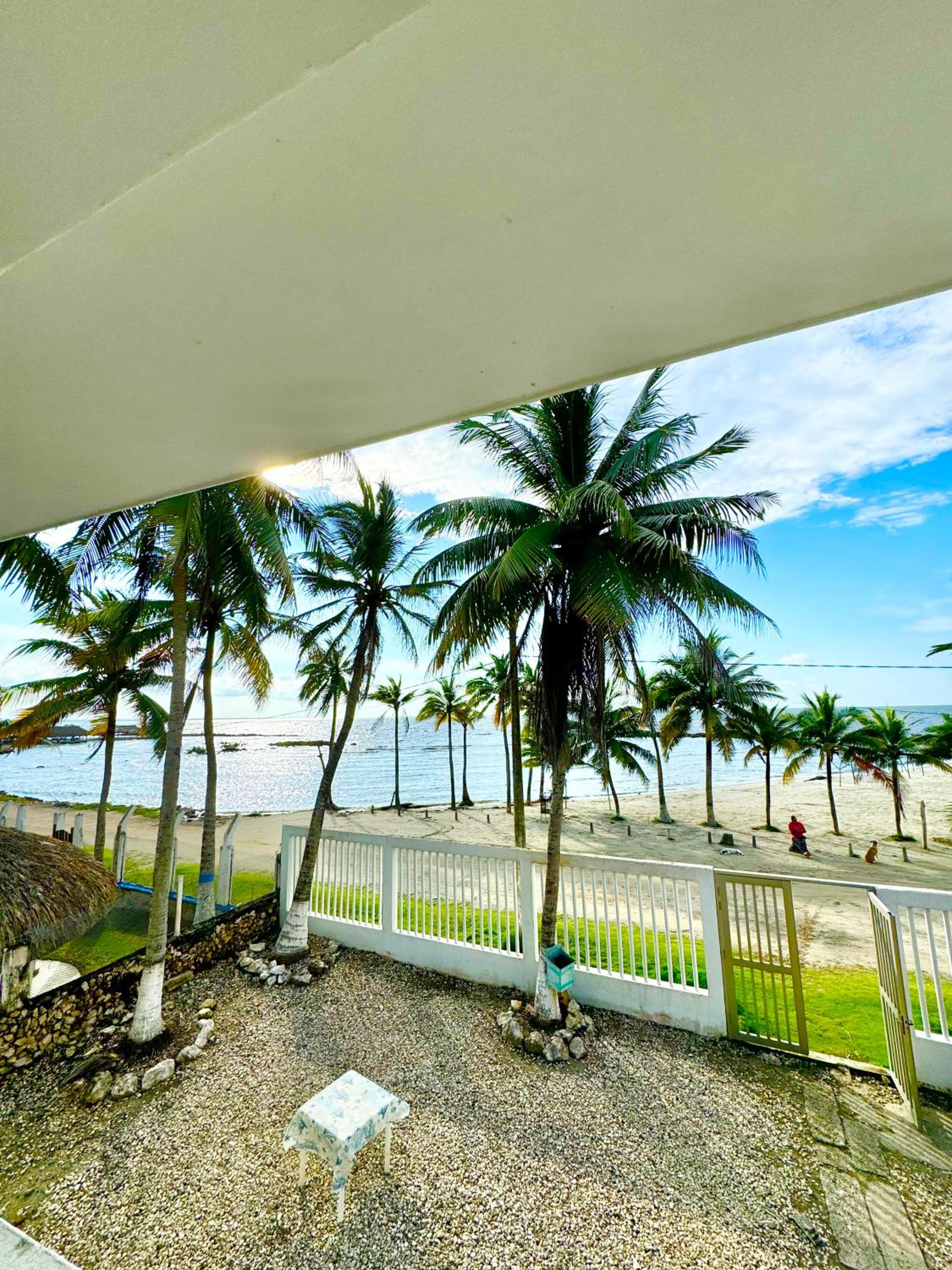 Conjunto Vergaralandia cabañas frente al mar