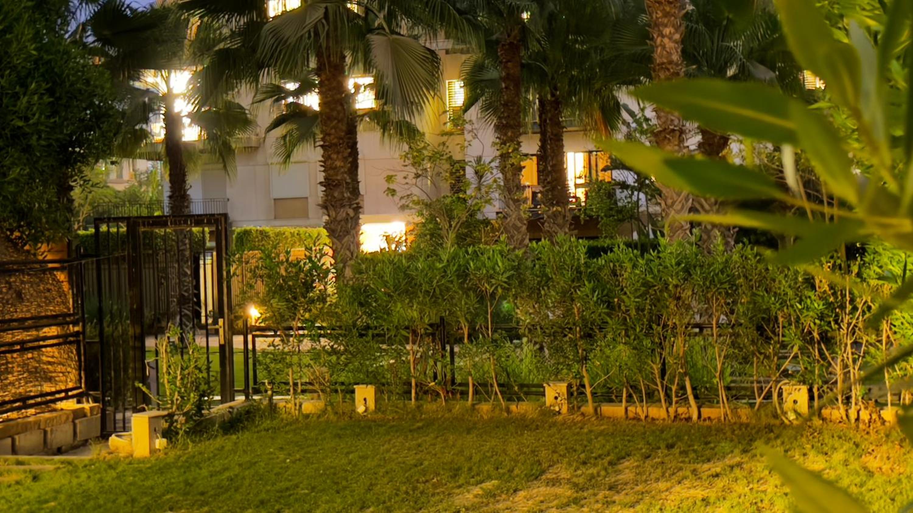 Apartment garden Beverly Westown