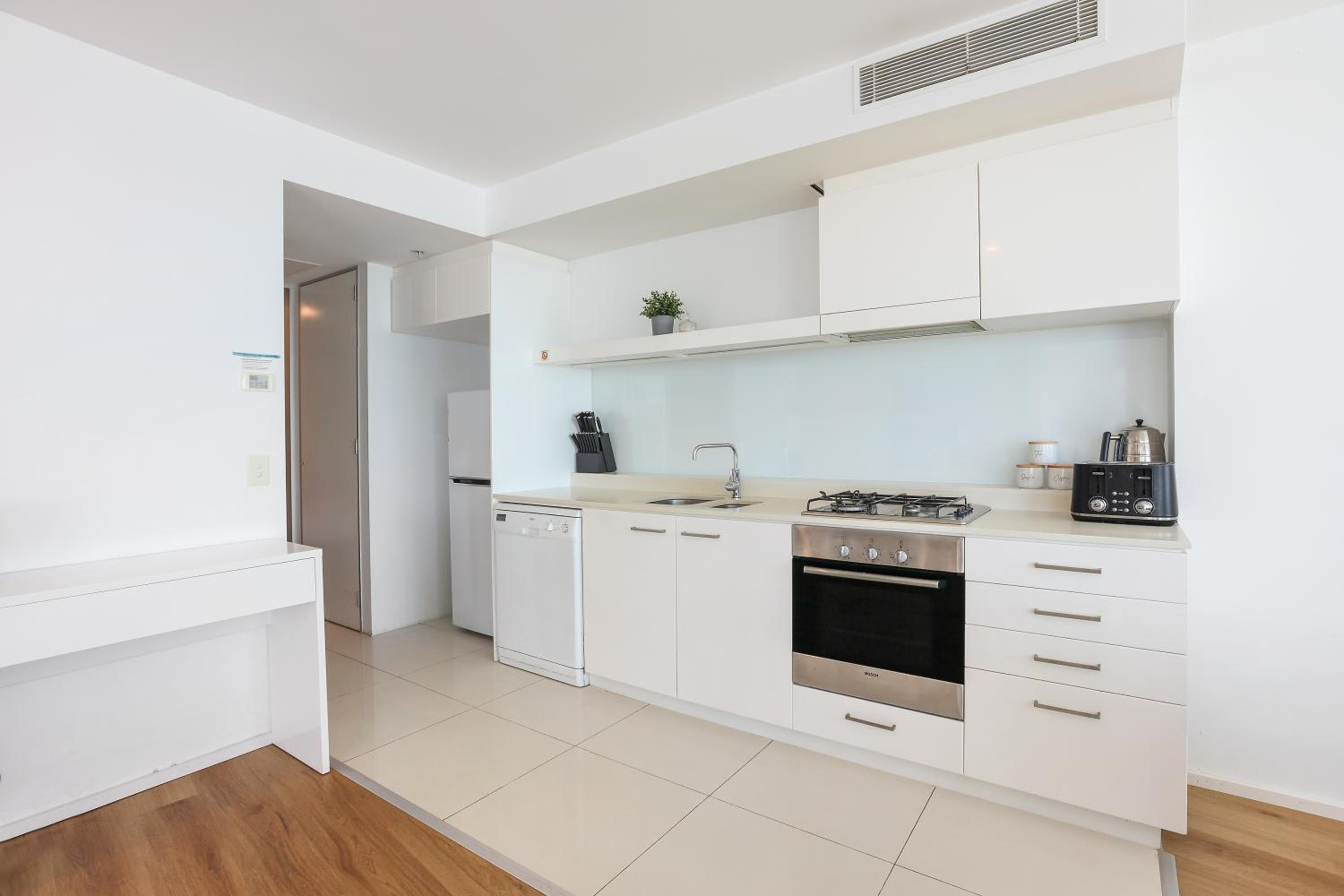 Q Tower Amazing Ocean Views 22nd Level Heated Pools Sleeps 6 - Optimise BNB