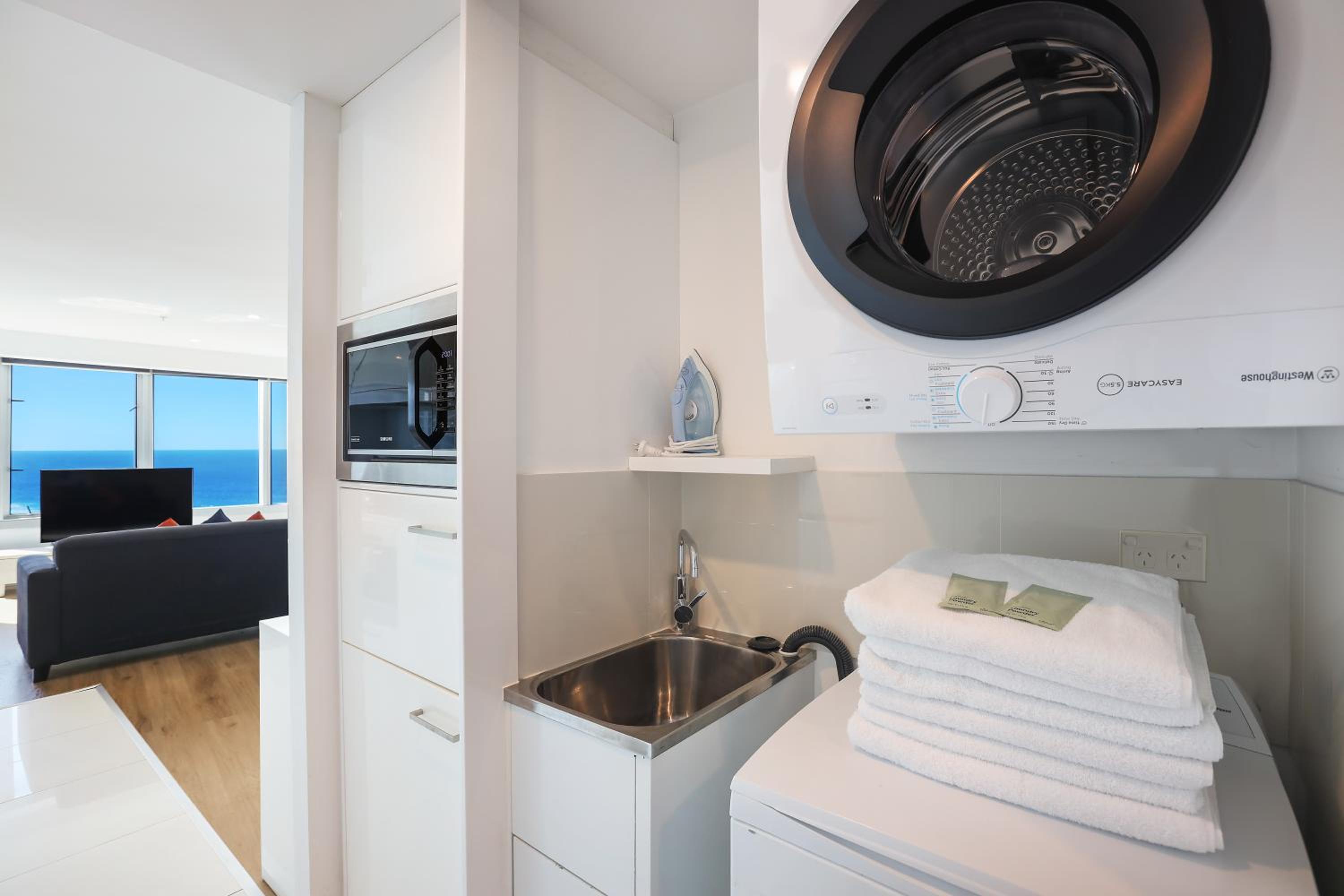 Q Tower Amazing Ocean Views 22nd Level Heated Pools Sleeps 6 - Optimise BNB