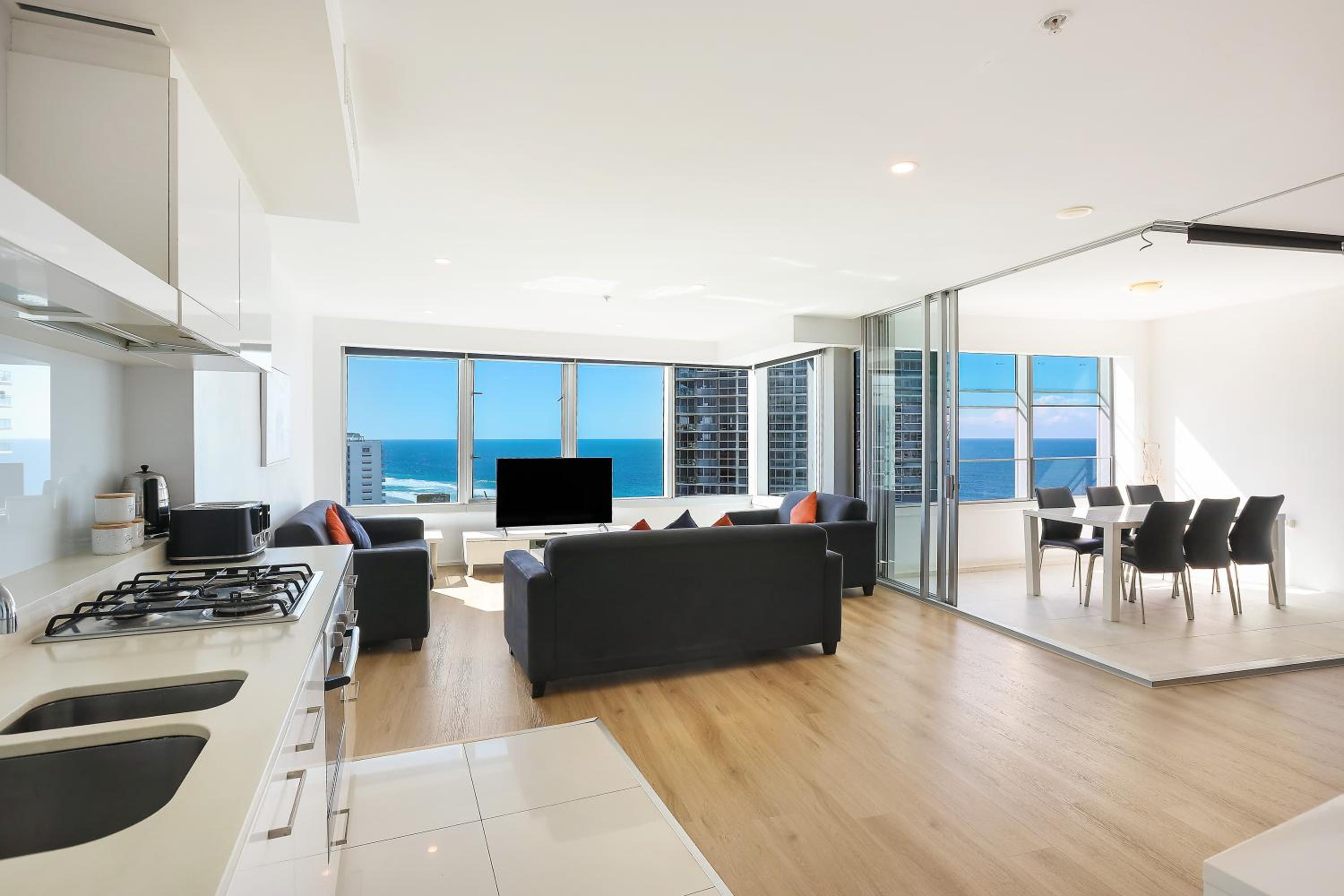 Q Tower Amazing Ocean Views 22nd Level Heated Pools Sleeps 6 - Optimise BNB
