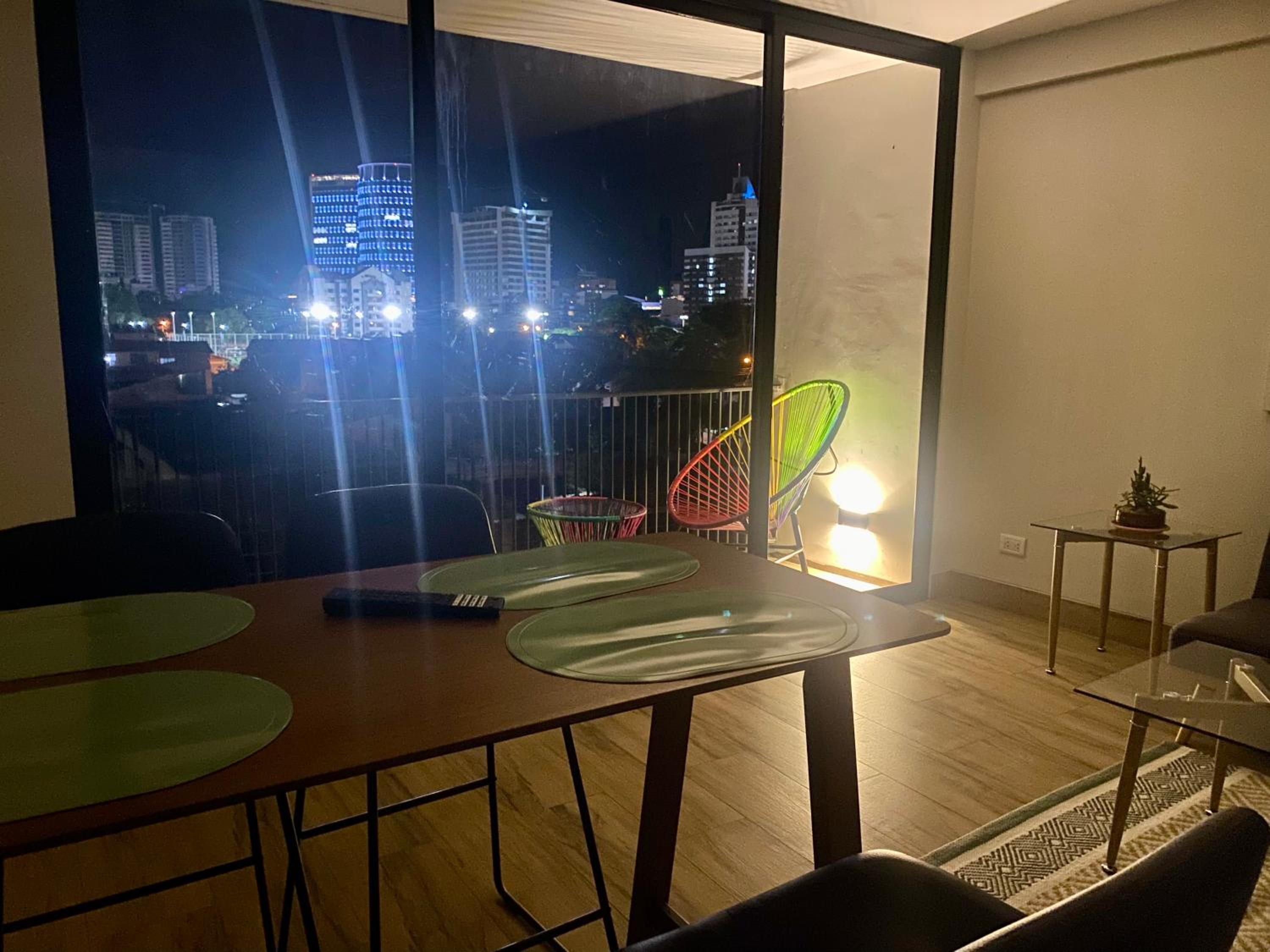 Cómodo Apartamento de 2 dormitorio en Santa Cruz incluye parqueo