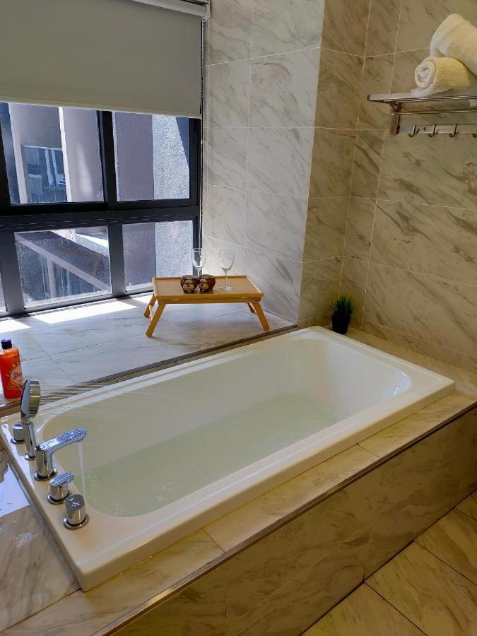 Imperio Residences with Private Bathtub