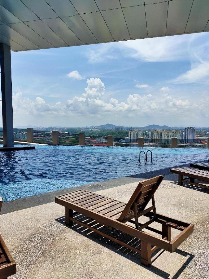 Imperio Residences with Private Bathtub