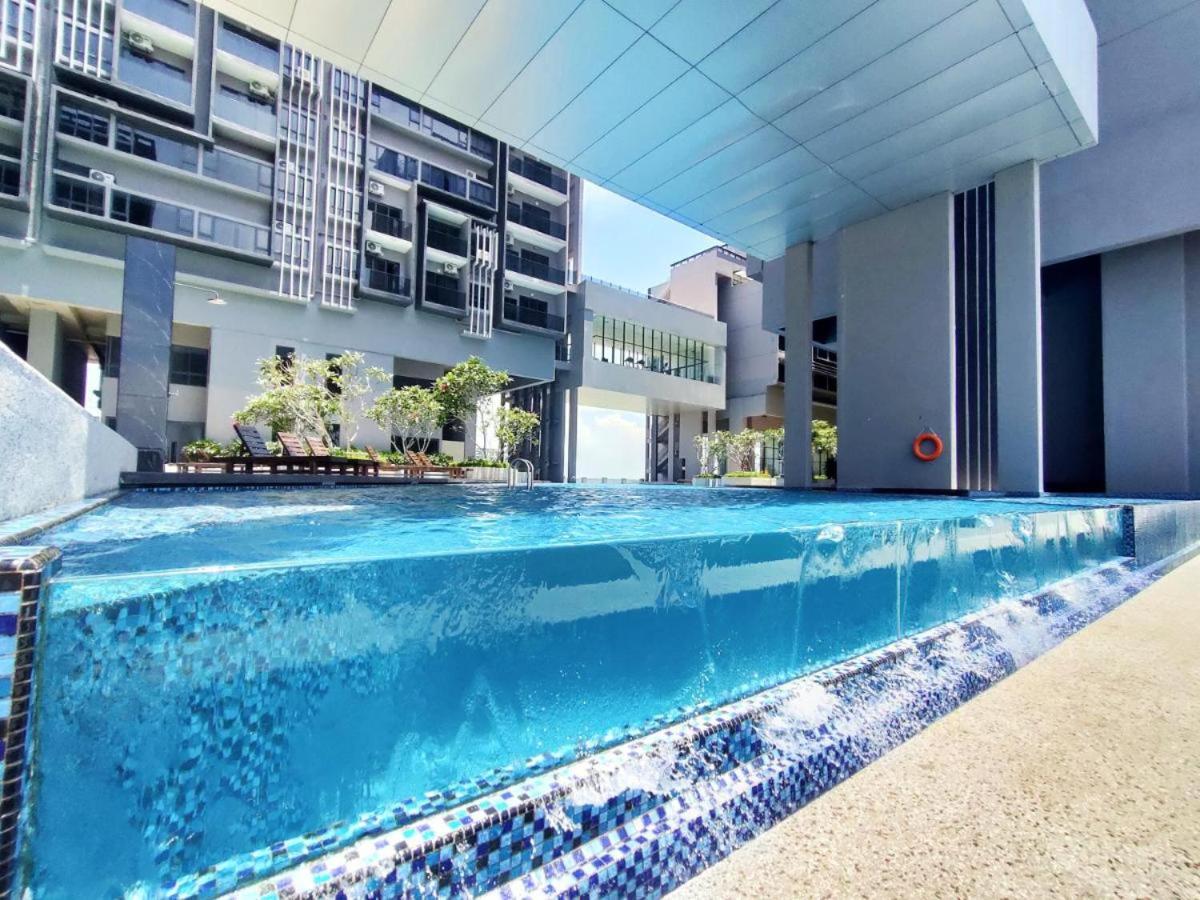 Imperio Residences with Private Bathtub