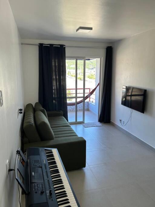 Comfortable 2 Bedroom Apartment Near The Beach