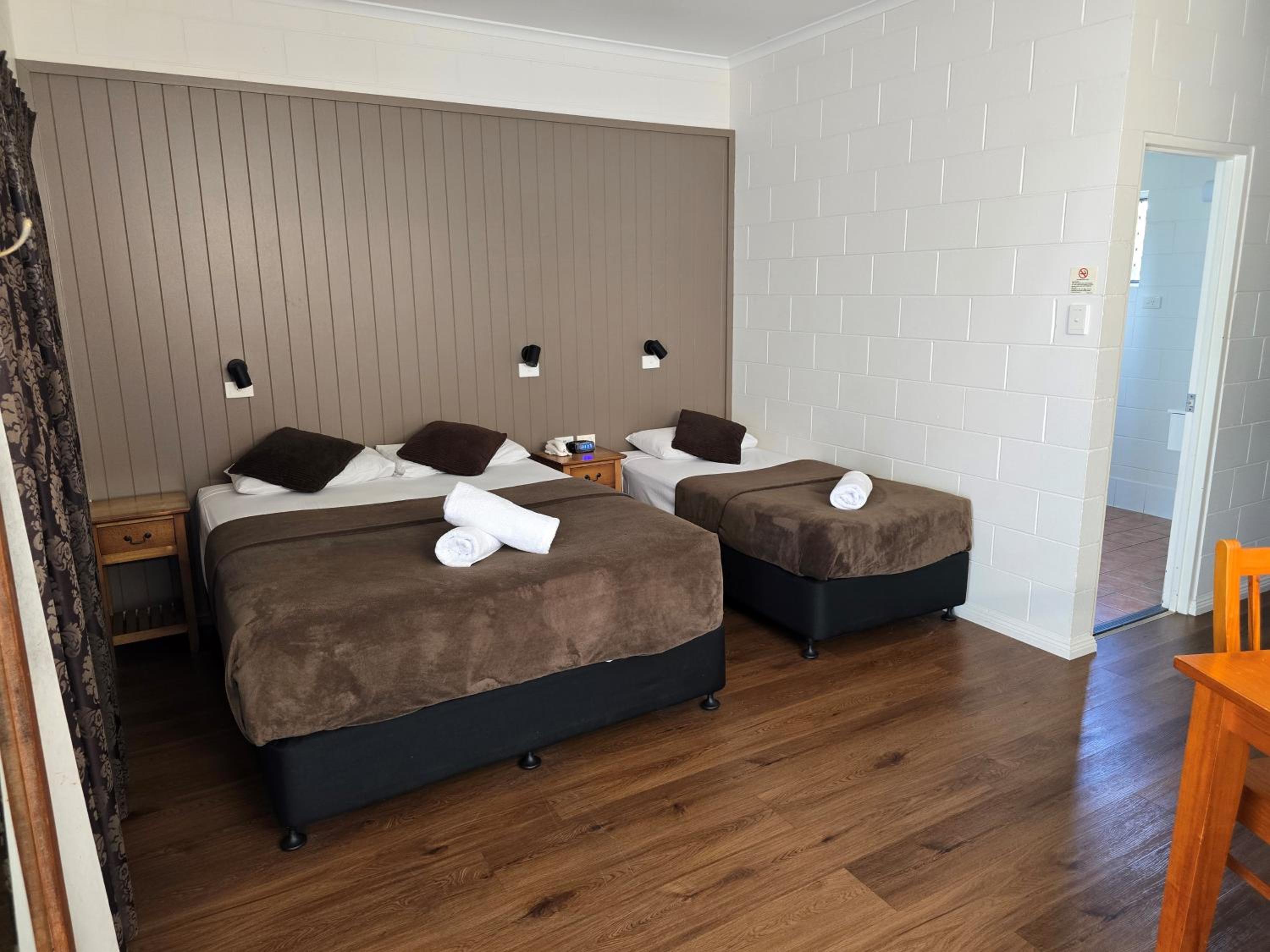 Colonial Rose Motel