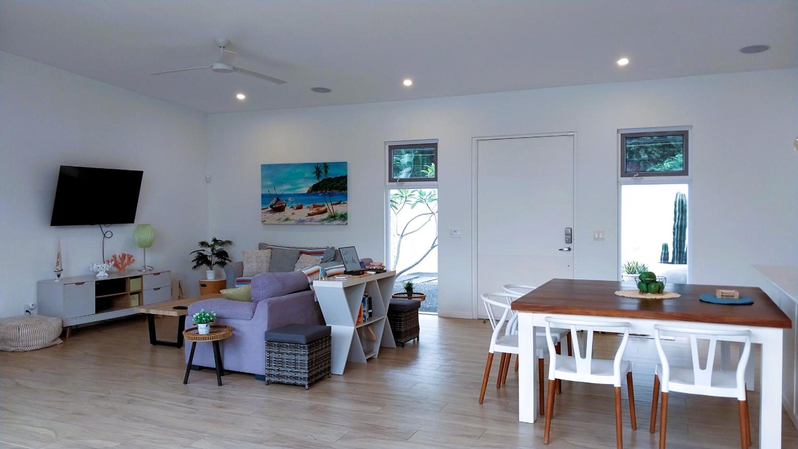 Casa Arribada- Bright 4Br House 5-min walk to Beach, Pool, BBQ