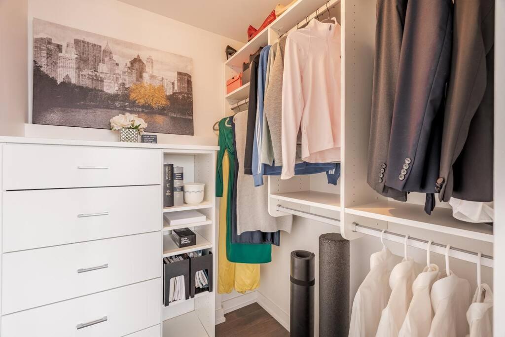 Luxury 2-Bedroom Penthouse Downtown with Free Parking