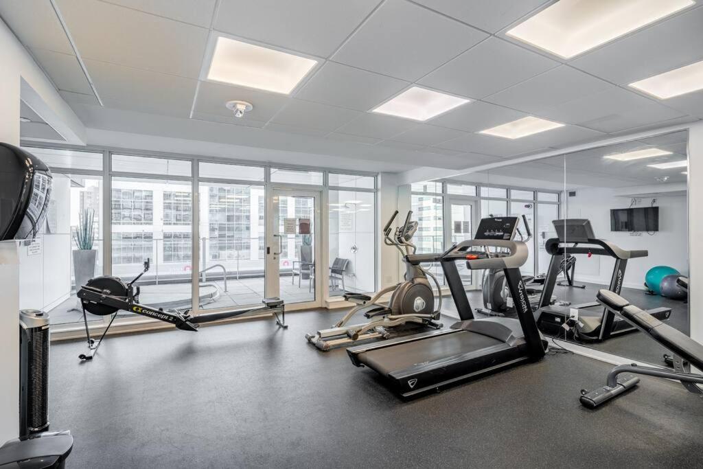 Luxury 2-Bedroom Penthouse Downtown with Free Parking
