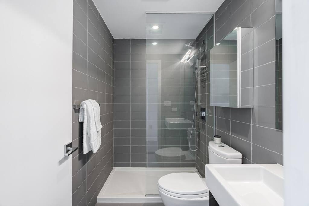Luxury 2-Bedroom Penthouse Downtown with Free Parking