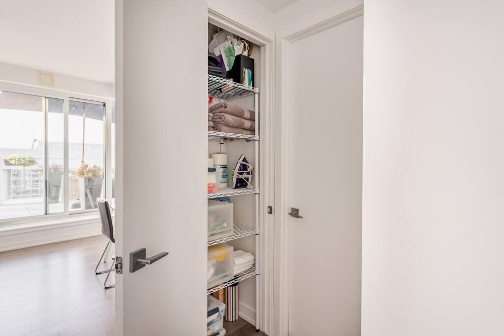 Luxury 2-Bedroom Penthouse Downtown with Free Parking