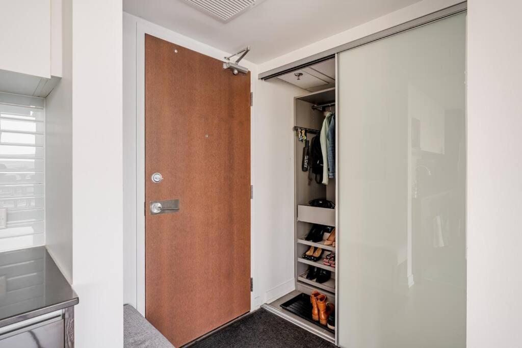 Luxury 2-Bedroom Penthouse Downtown with Free Parking