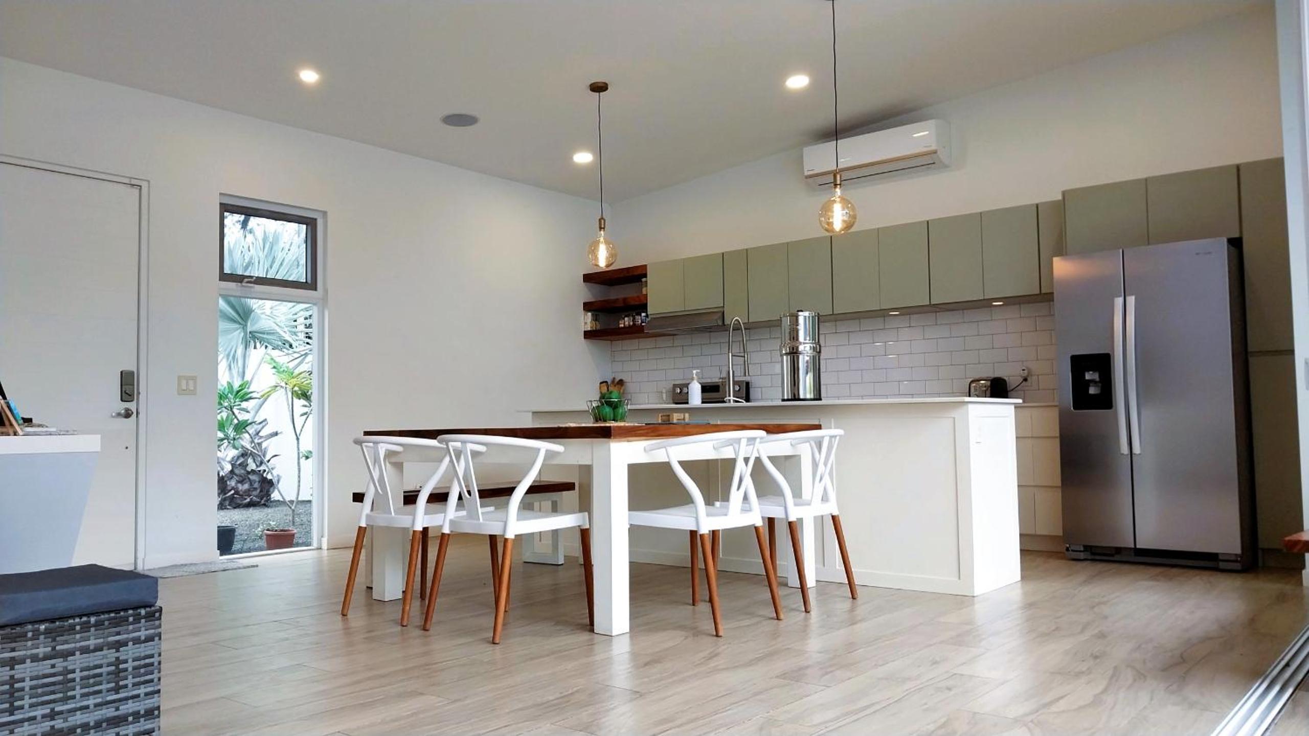 Casa Arribada- Bright 4Br House 5-min walk to Beach, Pool, BBQ