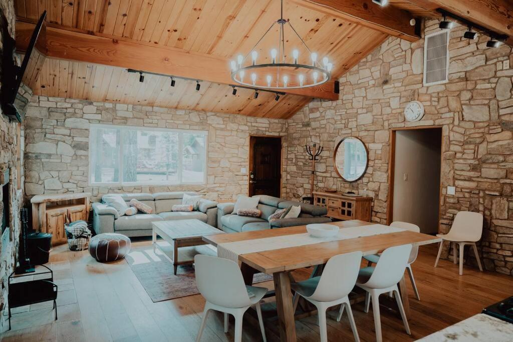 Pine Haus- a mountain retreat close to Snow Summit view 3
